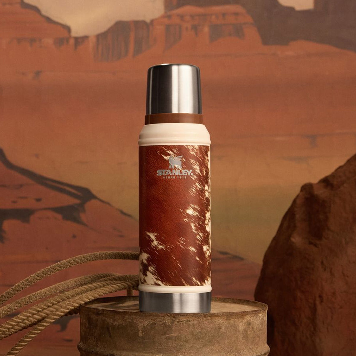 Stanley 1913 The Kacey Musgraves x Stanley 1913 Legendary Classic Bottle 1.0 QT 0.95 L in Kacey Musgraves Rodeo | View 4