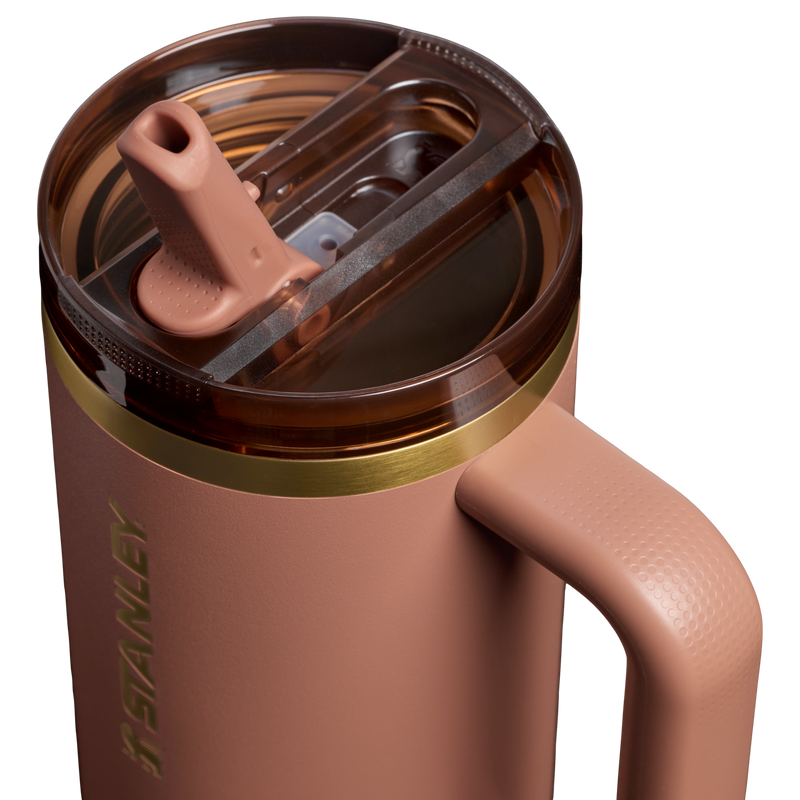 Stanley 1913 Quencher® ProTour Flip Straw Tumbler 0.89L in Latte | Weergave Deksel in detail