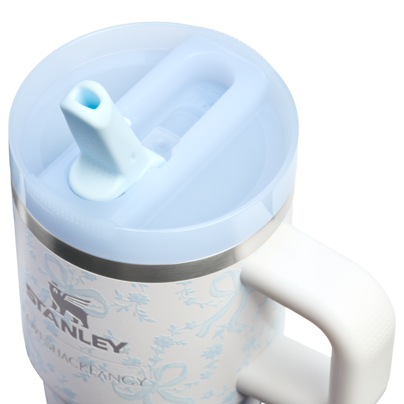 Stanley 1913 Stanley 1913 x LoveShackFancy Quencher® ProTour Tumbler 0.59L w Coquette Bow - Winter Ice | Widok Szczegóły pokrywki