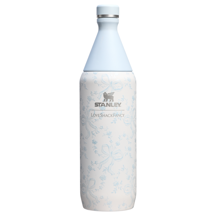 Stanley 1913 Stanley 1913 x LoveShackFancy All Day Slim Bottle 1L en Coquette Bow - Winter Ice | Ver Delante
