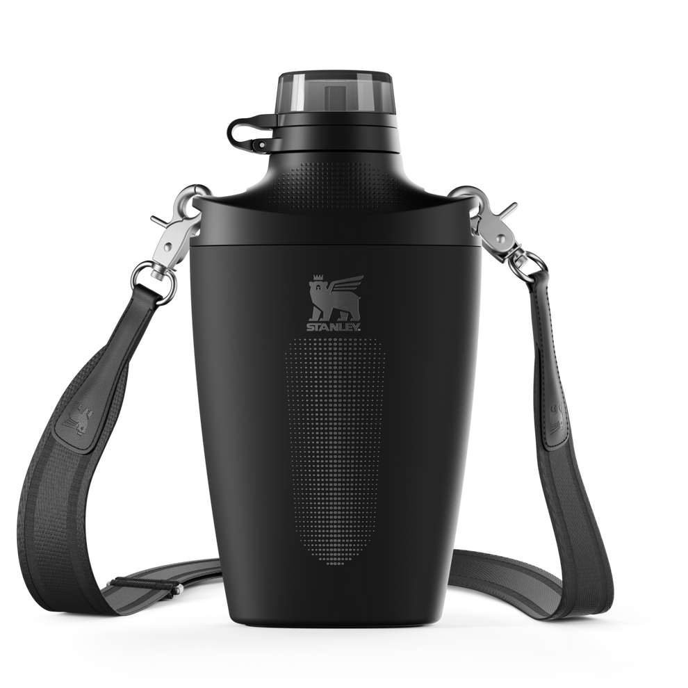 Stanley 1913 The Stanley Cross Bottle 23 OZ 0.68 L in Black 2.0 | Front View