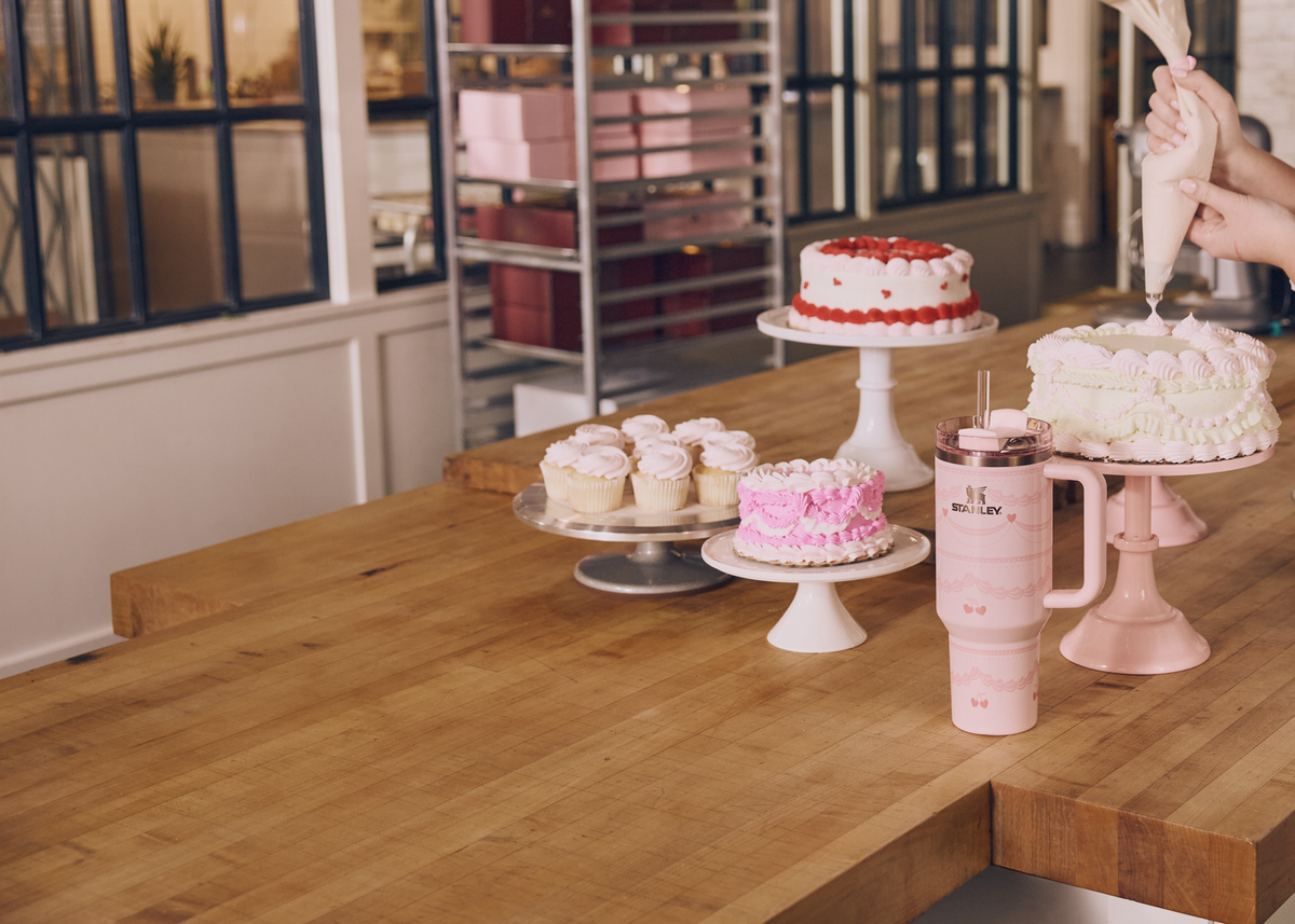 Stanley 1913 Quencher® H2.0 FlowState™ Tumbler 1.18L in Pink Velvet Cake | Bekijk de 4