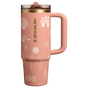 Próbka koloru dla Stanley 1913 Quencher® ProTour Flip Straw Tumbler 0.89L w Her Symbol Her Story | Widok Przód