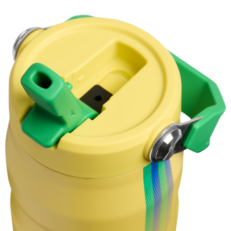 Stanley 1913 IceFlow™ Bottle Flip Straw 2.0 0.71L in Team Yellow Green | Weergave Deksel in detail