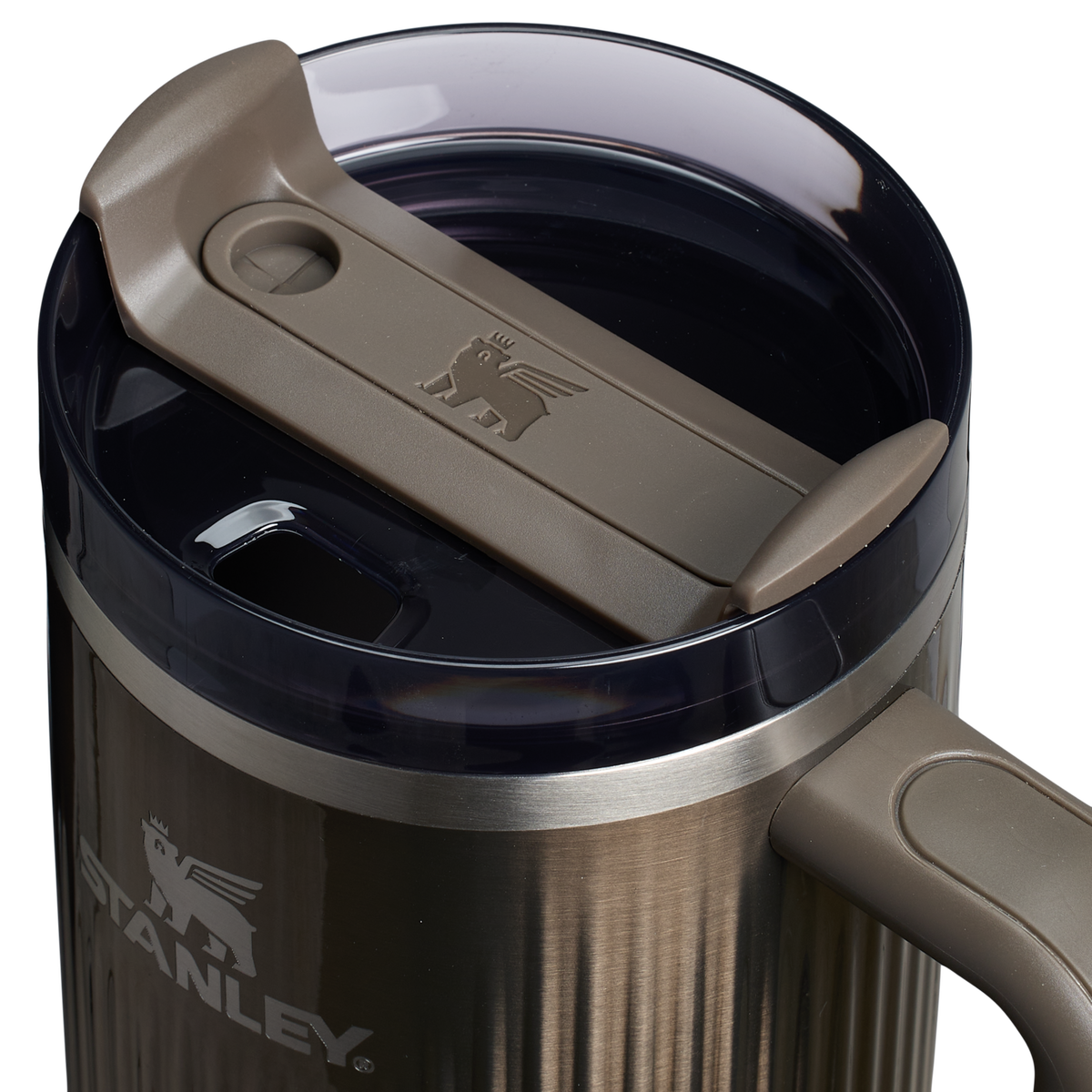 Stanley 1913 Quencher® H2.0 Fluted Tumbler 1.18L en Gunmetal Shine | Ver Detalles de la tapa